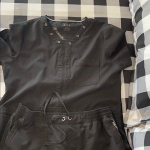 Elle medium scrub set